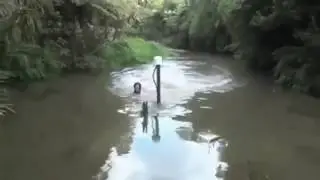 Вездеход под водой.
