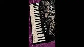 Departe, departe, acolo-i țara mea - Acordeon