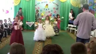 Танец девочек на выпускном. дс 2013