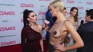 2019 AVN Awards - Darcie Dolce and Laura Desiree are basically in love!