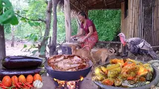 Catch frog for Baby crocodile and Cooking chicken for puppy, Catch Fish, Women pick snail in river