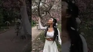 Цветущий сад. Девушка. Севак-Пламя.