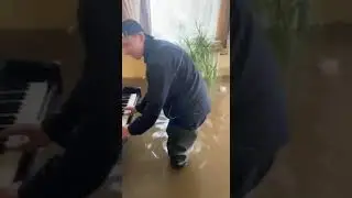 Piano performance amidst floods: Orenburg resident plays 'Csardas' in submerged home