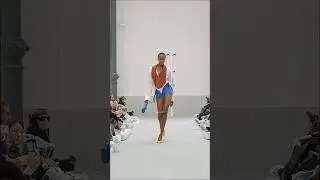 She can dominate this industry with this walk.✨(esther samuel) #runway #topmodel #ottolinger