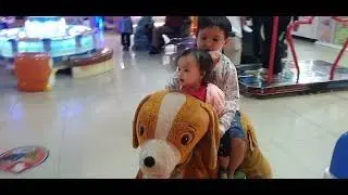 Biar semakin akrab, kakak dan adik main bersama