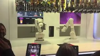 Tipsy robot at the Venetian #tipsy #robot #vegas#venetian #subscribeformore #commentbelow #like
