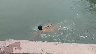 Muzde suvda choʻmilishga nima yetsin.