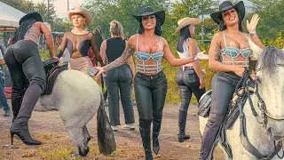 The Most STUNNING WOMEN Ride Horses 🎄 COLOMBIA
