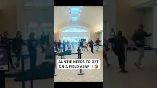AUNTIE NEEDS TO GET ON A FIELD ASAP 🏃🏼‍♀️🏈