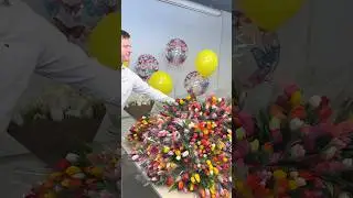 Дорогие дамы, компания Дон Баллон поздравляет Вас с Женским днем. Желаем Вам миллион цветов и шаров