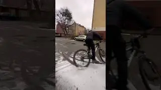 ДРИФТ НА ВЕЛОСИПЕДЕ ПО СНЕГУ 