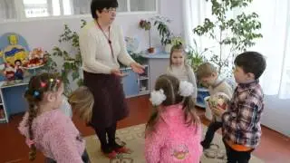 Веселая игра с детьми для развития внимания в младшей группе