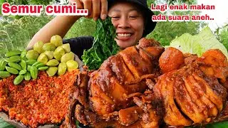 LAGI ENAK MAKAN TIBA