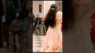 Девчонка цыганочка танцует от души #shorts #цыгане