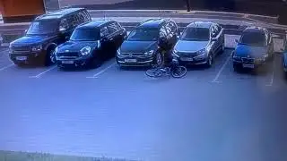 Велосипедист упал на машину