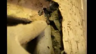 Демонтаж металлической коробки косяка двери в панельном доме