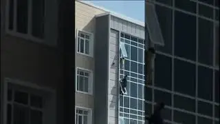 В Казахстане мужчина спас трехлетнюю девочку