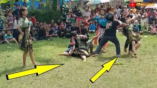 Seamless Beautiful Girl Possessed Ferocious Horse Lumping Turonggo Mulyo