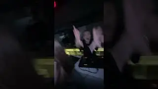 Я, Бахман и Селиверстов где-то в баре орём БигСитиЛайф