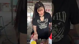 Gorgeous Thai Lady Sells Iced Matcha Tea
