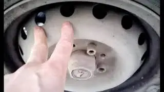 Как снять прикипевшее колесо ?