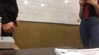 Призналась в любви учителю прямо на уроке