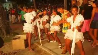 NIÑAS CUBANAS, calentando para baile en Carnavales