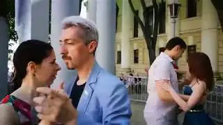 Танго у памятника Пушкину в День Победы.