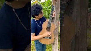 Tocando guitarra abandonada‼️sonará?