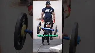 Отец тренирует сына😇