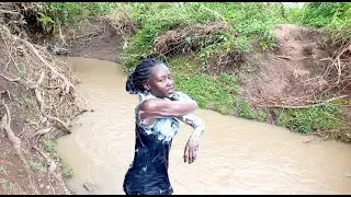 African girl bathing in an African river.(See what happened 🤣😱)