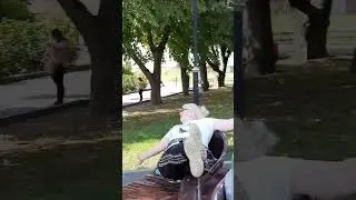 Здесь все в Полтаве фотографируются.