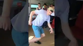 Брейк данс в поезде прямо на ходу!