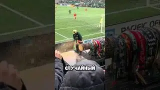Зачем он рубит бревно прямо во время матча никто не ожидал такого объяснения #shorts