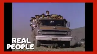 Pilots Deliver Christmas South of the Border| Real People | George Schlatter