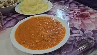 Надя накормила