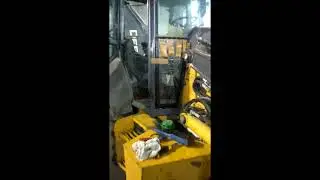 John Deer 325J ставим стекло
