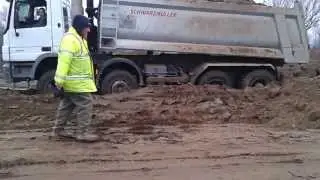 Miskolci elkerülő 2013  Krasznay Zsolti (a cég első embere) billentet.
