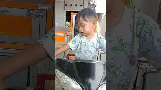 menirukan suara motor 🤣