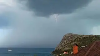 Молнии и шикарный вид с балкона на бухту Нового Света. Крым