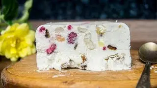 Мороженое Семифредо с малиной, орехами и сухофруктами