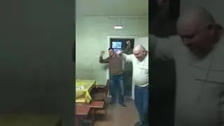 Инвалид на гитаре))))))) смотреть всем