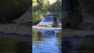 За грибами через брод на подготовленной Ниве Шевроле. Оффроуд! Бездорожье. 4х4