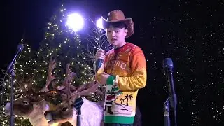 Jason Performs Feliz Navidad In Front of a Live Crowd (QTCinderella Christmas Concert)