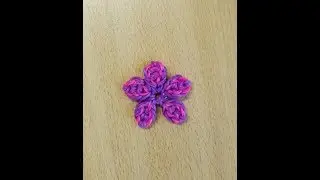 Цветок из резинок на рогатке и крючке