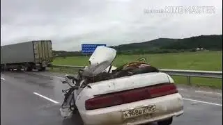 Жуткая авария: В Приморье легковушка залетела под большегруз