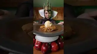 Magic mirror on the wall, who makes the crispiest apple pie of them all? ❄️✨ 