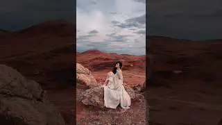 «Зеркало-зеркало, чистый пруд, дай мне найти ответ...» (автор: Джио Россо)