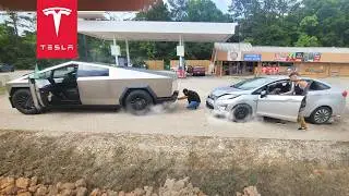 Tesla Cybertruck Rear-Ended in High Speed Crash!