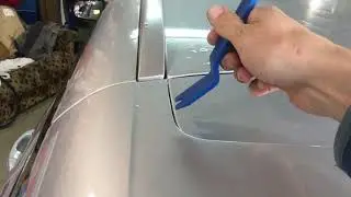 Лада Веста SW , снятие спойлера 5-той двери